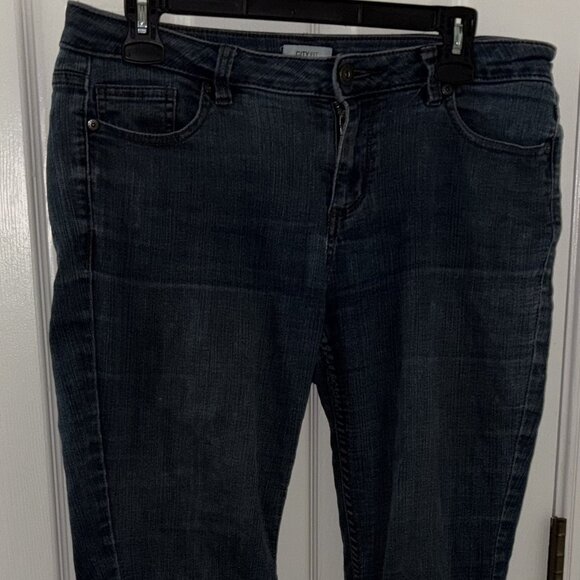 Liz Claiborne City Fit Straight Leg Jeans Women's Size 4 - Picture 1 of 2